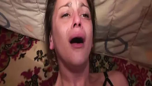 Küçük memeli Fransız bayan her şeyi içine alıyor