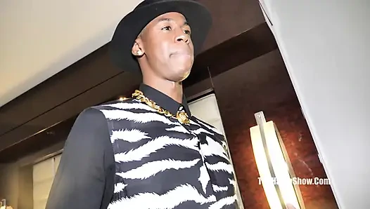 Tam Video... Koreli ve beyaz Christy Love metroseksüel tstyles'ı sikiyor