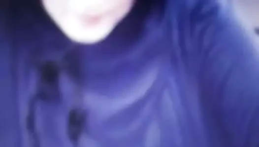 Sıcak abaya kız gets boşalmak haraç üzerinde istek