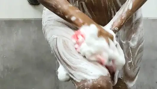 Amcıkla banyo yapıyor
