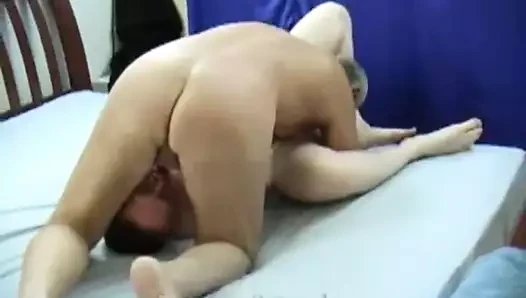Sıcak gümüş saçlı baba ile onun oğlan