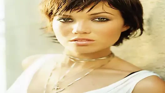 Mandy daha sıcak ve seksi !!!