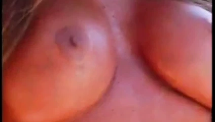 Büyük memeli yıldızı Stevie