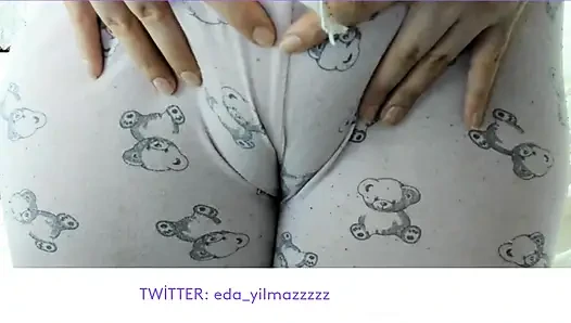 Deve toynağı- pijama- kabarık amcık- şişmiş amcık