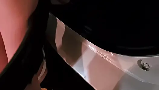 Azgın üvey erkek kardeş Dada Deville ile garajda çok riskli seks