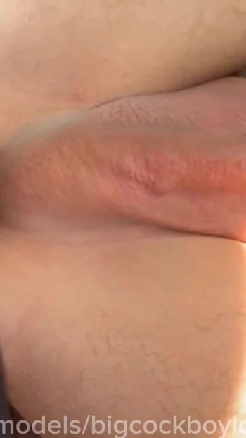 Обязательный для просмотра момент из "Офицер в униформе жестко трахнул молодого солдата с огромным хуем в заднице"