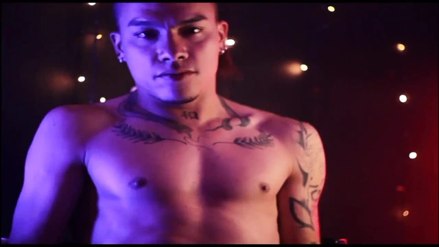 Azdırma videolarımı karıştırın çok seksi adam!