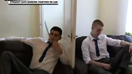 Öğle tatilinde Tommylads okul çocukları