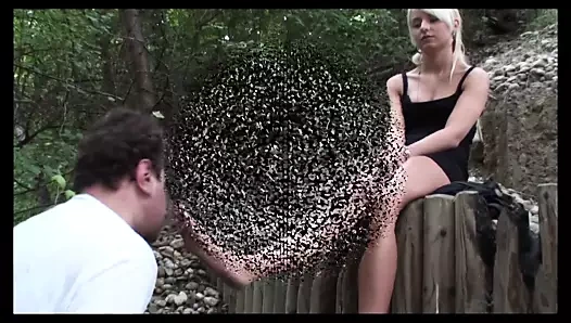 Açık havada kirli ayak temizliği