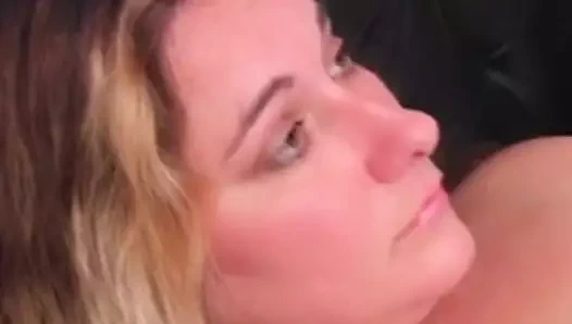 İri güzel kadın amatör şaplak atıyor sonra büyük yarakla amını sikiyor