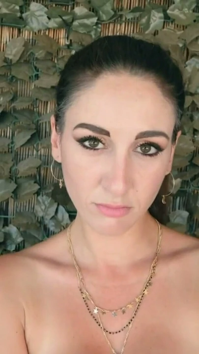 Kıvrımlı MILF Tanrıça Artemisia Love Maskesini Çıkarıyor | Bölüm 1