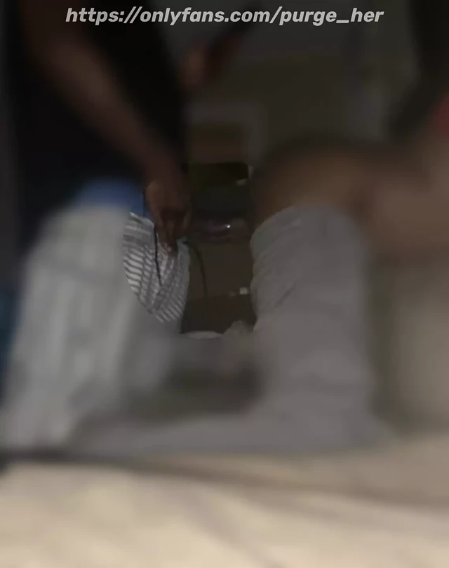 Herkes uzanırken kanepede sinsi seks yapmak. sadece hayranlarıma abone ol ücretsiz.