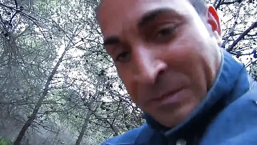 Arabada açık havada sikiş, sert ve kalpli
