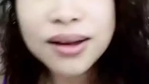 Vietnamlı kaltak gösterilen onu oyuncaklar