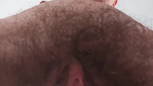 Yüzüne oturacağım, tüylü vajin üst görünüm