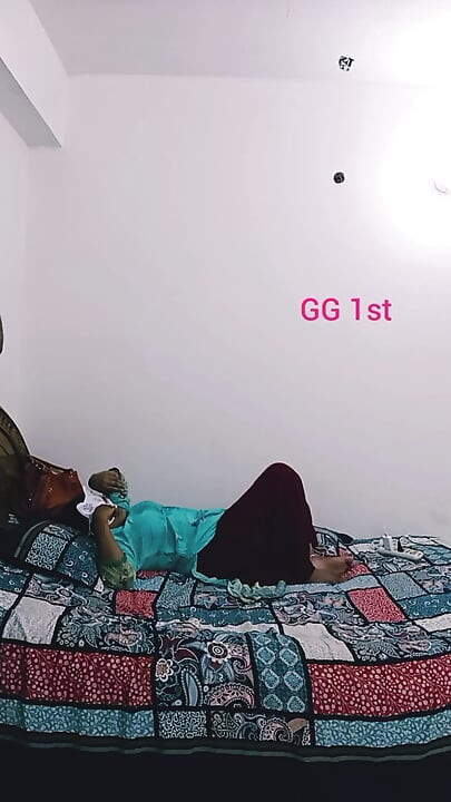 Ateşli yenge debor tarafından götünü siktiriyor ve dölünü yutuyor -girlgroup
