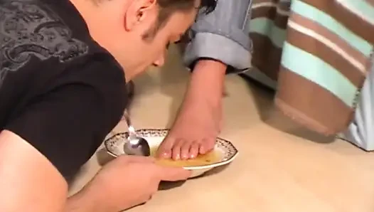 Ona ayak çorbası yedir