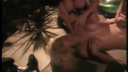 Holly body - büyük memeli kızlar