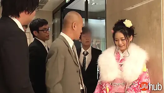 Azgın nishino ako'nun oral seksi ve döllenene kadar sikişiyor