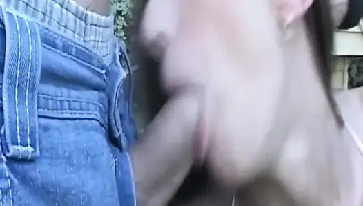 Olgun orta yaşlı seksi kadın birden fazla büyük yarakla dölleniyor