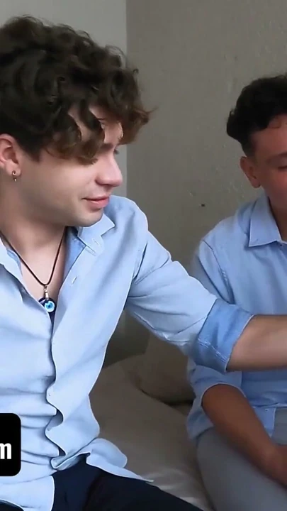 Bratty fit üvey kardeşler twink erkek arkadaşını bir üçlüye ayartmak - latinleche | Klip 1