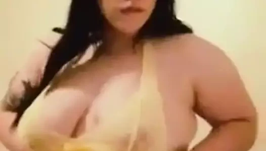 Tatlı iri güzel kadın göbek