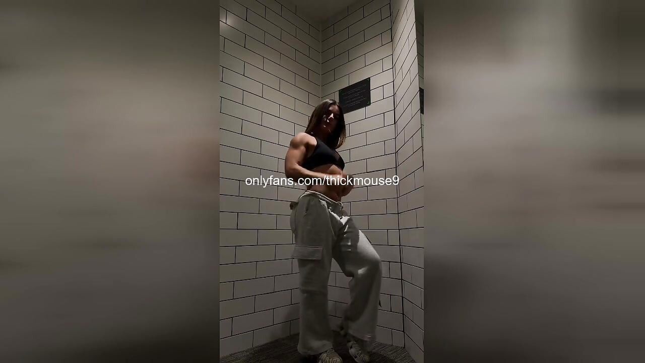 Tiktok'ta amımı sızdırıyor: takipçiler için çıplak amcık