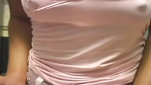 Olgun kızıl saçlı sürtük yerde sikiliyor