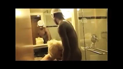 siyah boğa sahip eğlenceli ile onun beyaz cuckold olgun çift