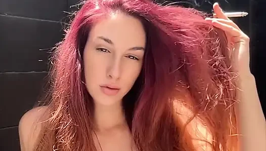 Artemisia Love ateşli solo sigara içme seansı derlemesi