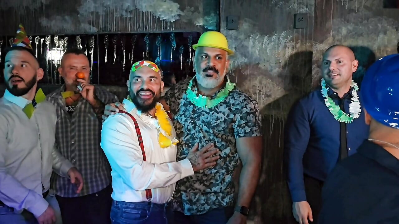 Yeni yıl arifesi x fantezi grup seks
