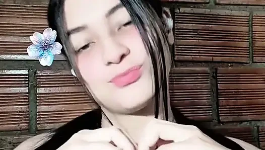 Kolombiyalı kadın komşusuyla mastürbasyon yapıyor