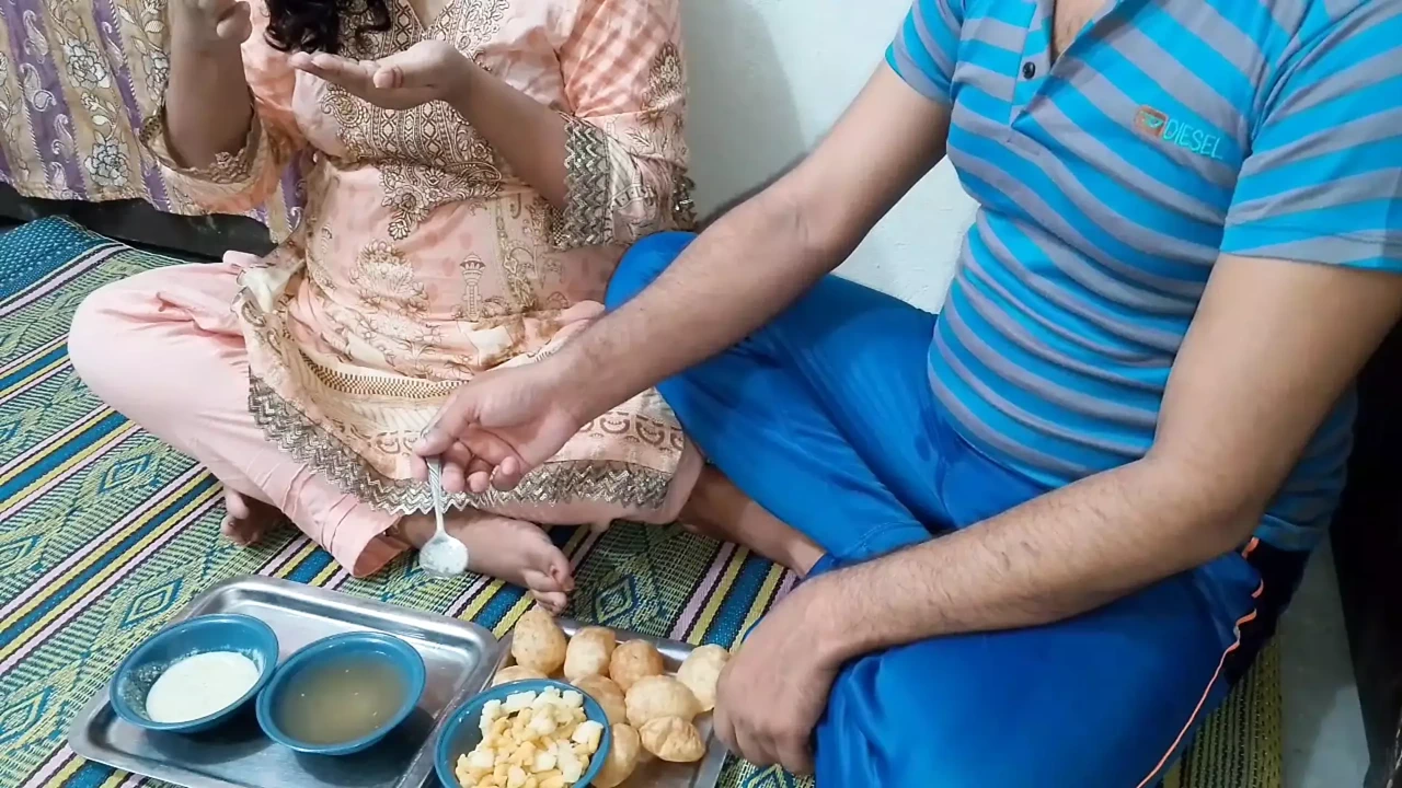 Didi ke favorite Pani puri me Lund or chut ka Pani dal kar bhote tasty ban gaye