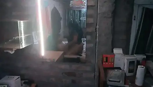 Kız arkadaşımı kaydettim ve komşuyla sikişirken buldum