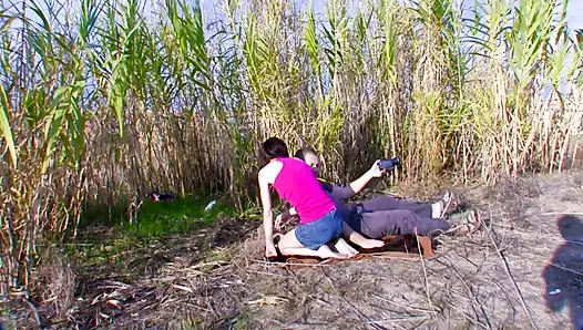 Küçük memeli esmer her şeyi alıyor