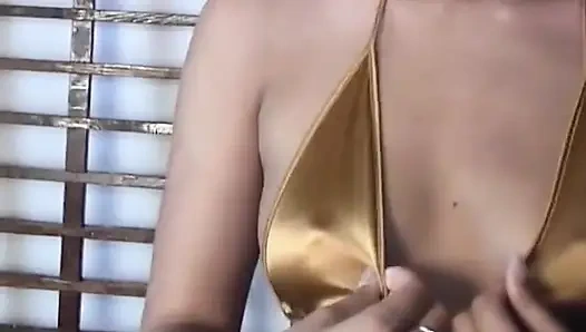 Горячие девушки показывают свое сногсшибательное тело перед камерой