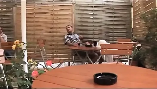 Sikişiyor, sarışın ve esmer grup seks partisi