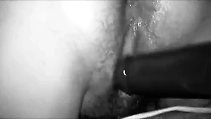 İri güzel kadın sürtük .. Patlıyor ve sonra yutuyor ..  sıcak!