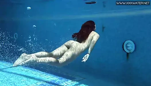 Diana rius ile sıcak sıçrayan memeler içinde the havuz