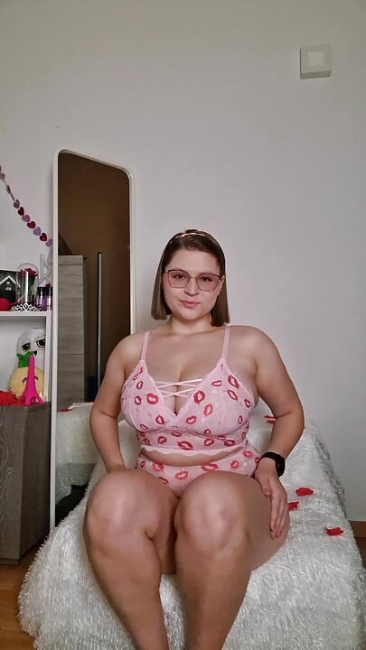 Sevgililer Günü Sürprizi - Gfe Striptiz, Gül Yaprakları Ve Eyfel Kulesi Oyunu - Kız Arkadaşından Büyük Orgazm