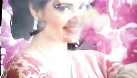 Cum üzerinde priyanka sarkar