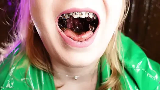 Mukbang videosu: araba yeme (ağız turu fetiş çiğneme)