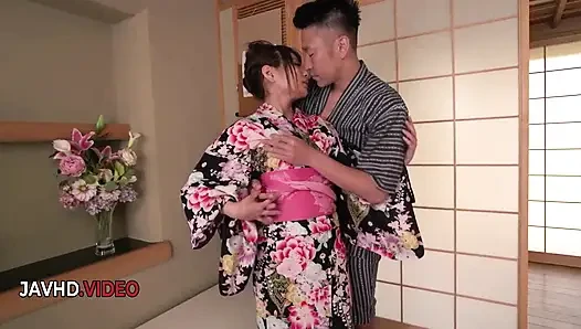Japon baştan çıkarıcı Haruna Kawase yoğun sert zevkler sunuyor