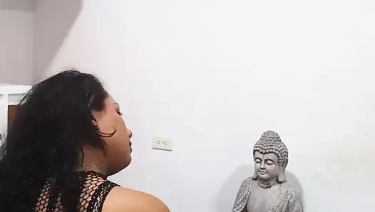 Ateşli arkadaşım bana iç çamaşırlı video gönderiyor.