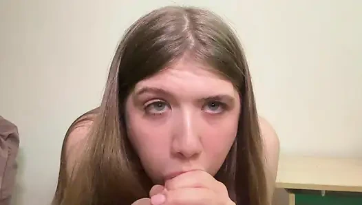 Herkesin imreneceği öğürme refleksi noktasına kadar çok derinden emiyor