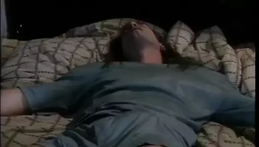 Tombul vücutlu ve harika götlü hatun derin domalarak sikiliyor