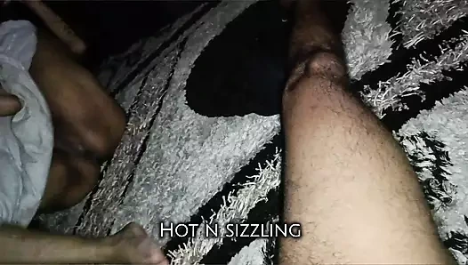 Islak klitorisimi ovuyor