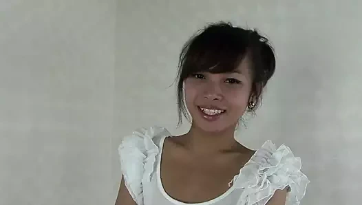 Ladyboy ming yarağını ve vuruşlarını sunuyor