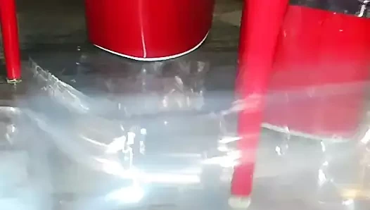 Bayan plastiği patlatırım.(video kısa versiyonu)