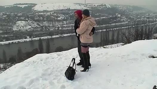 Daha azgın çünkü insanların içinde sikişiyorlar